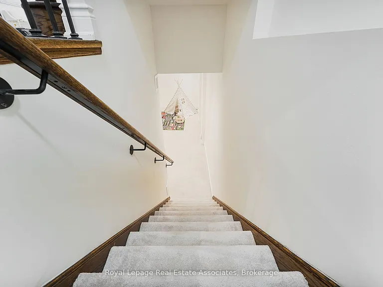 41 Mazarine Ln — Photo 24