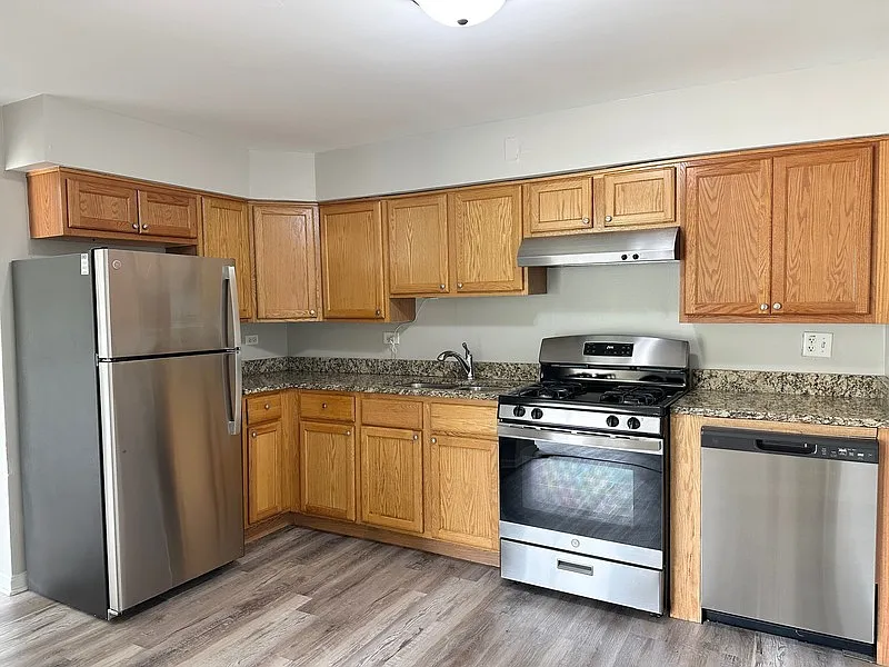 2 bed, 1.0 bath, 950 sqft, $1,595 — Photo 1
