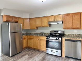 8656 S 84th Ct #1SE, Hickory Hills, IL 60457