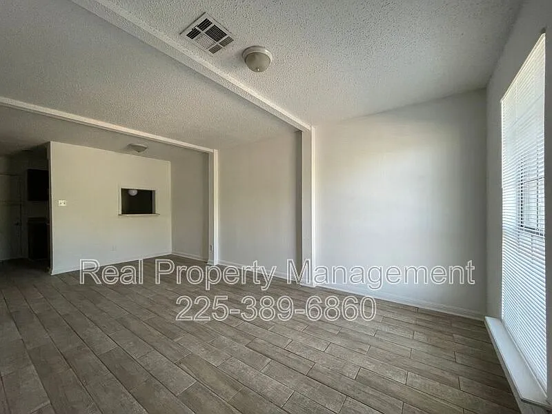 Jackson Square Townhomes — Photo 3