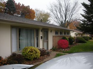 4104 Crestview Dr, Rockford, IL 61107