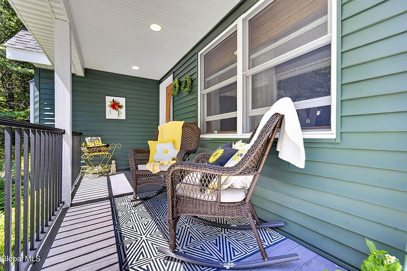 3rd image of 8 Hemlock Drive