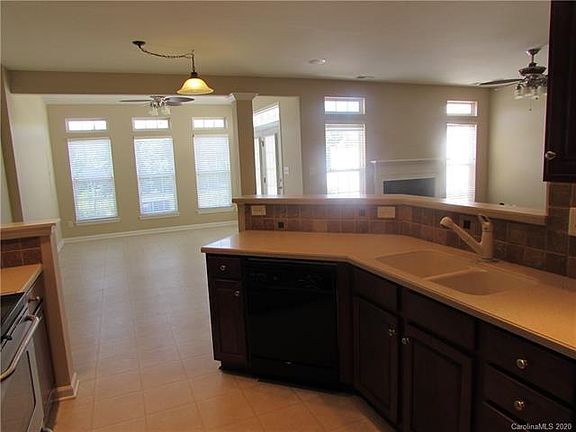 4th image of 129 S Arcadian Way