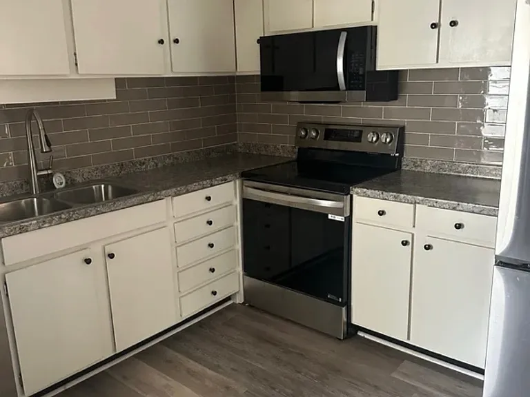 925 Cleveland St #102 — Photo 1