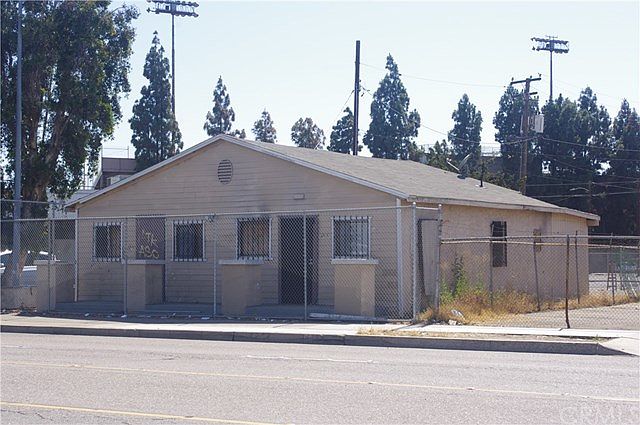 2nd image of 1121 N Anaheim Blvd