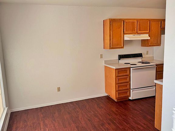 3rd image of 2203 Creekside Ln APT B