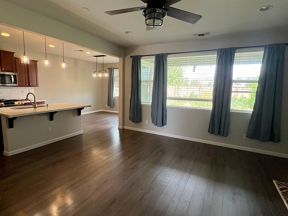 1st image of 221 Lucero Dr
