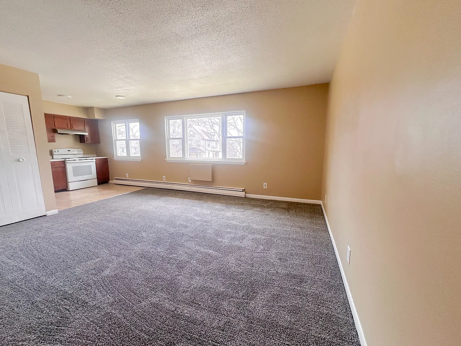 1 bed, 1000 sqft, $1,100 — Photo 2
