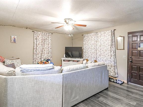 2nd image of 265 4th St