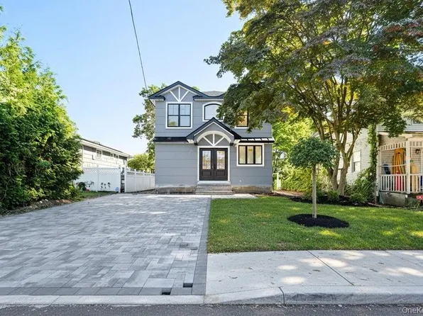 86 Moffitt Boulevard, Islip, NY 11751