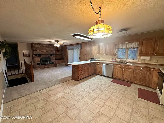 5th image of 4012 Greenbrier Dr