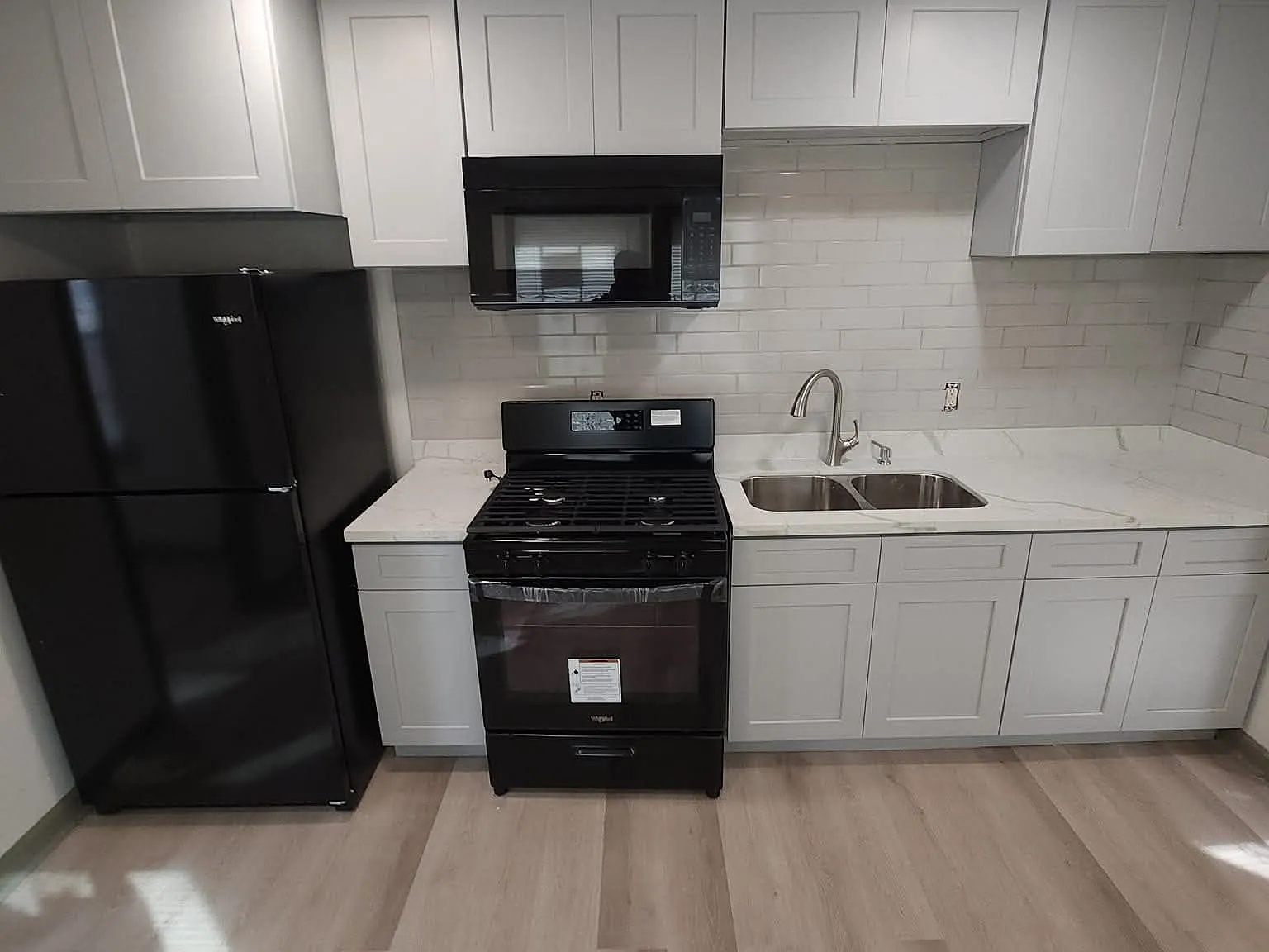 3 bed, 2.0 bath, 1094 sqft, $1,360 — Photo 4