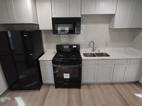 4th image of 4749 Clayton Dr