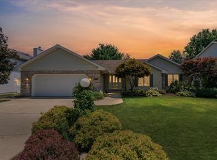 1404 Manchester Dr, Champaign, IL