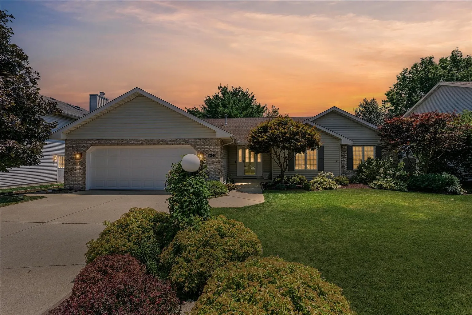 1404 Manchester Dr photo 1
