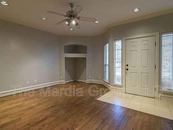 5th image of 3904 Brandon Park Dr