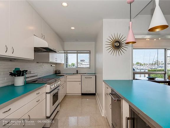 4th image of 3025 Harbor Dr APT 11