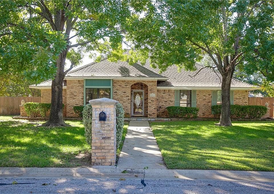 1st image of 206 Camden Dr