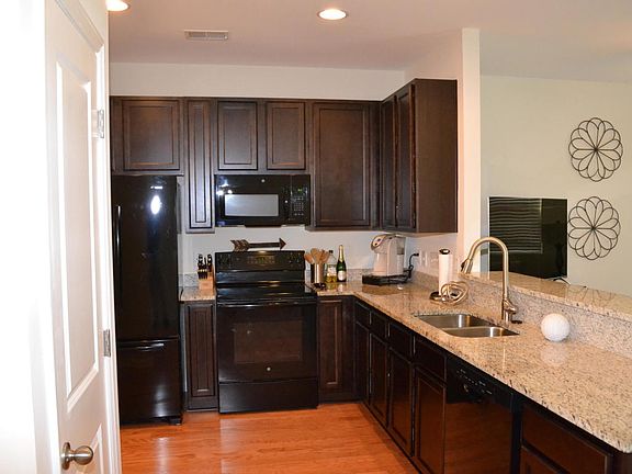 5th image of 9217 Southern Oak Ln