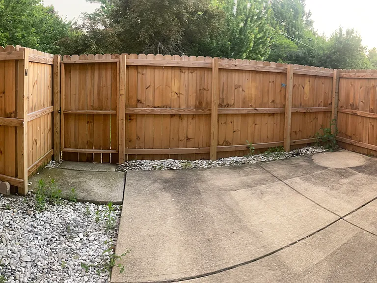 6201 Stornoway Dr S — Photo 34
