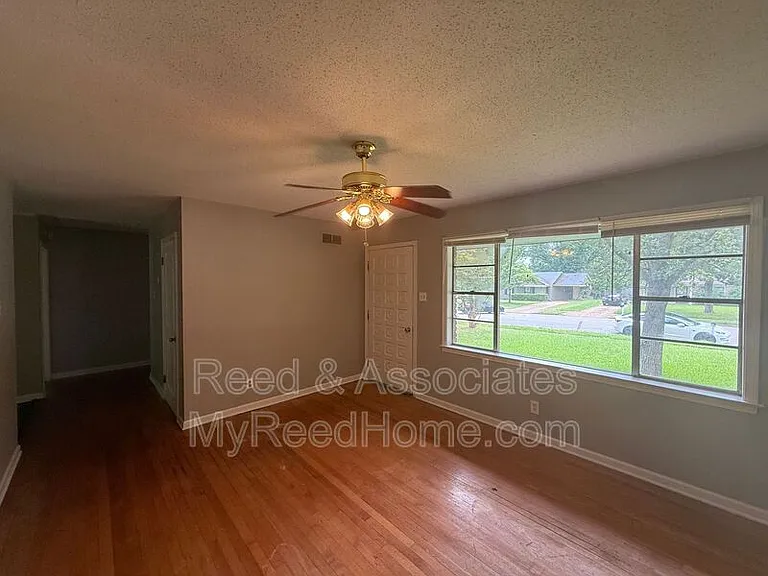 4210 Kerwin Dr — Photo 3