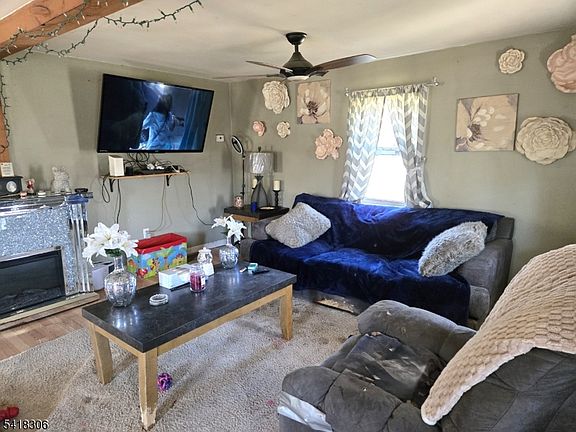 4th image of 125 Bowerstown Rd