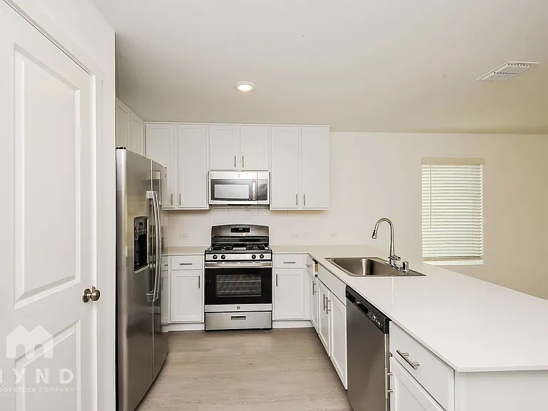 2716 Mistwood Dr — Photo 7