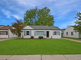 27191 Woodmont St, Roseville, MI 48066