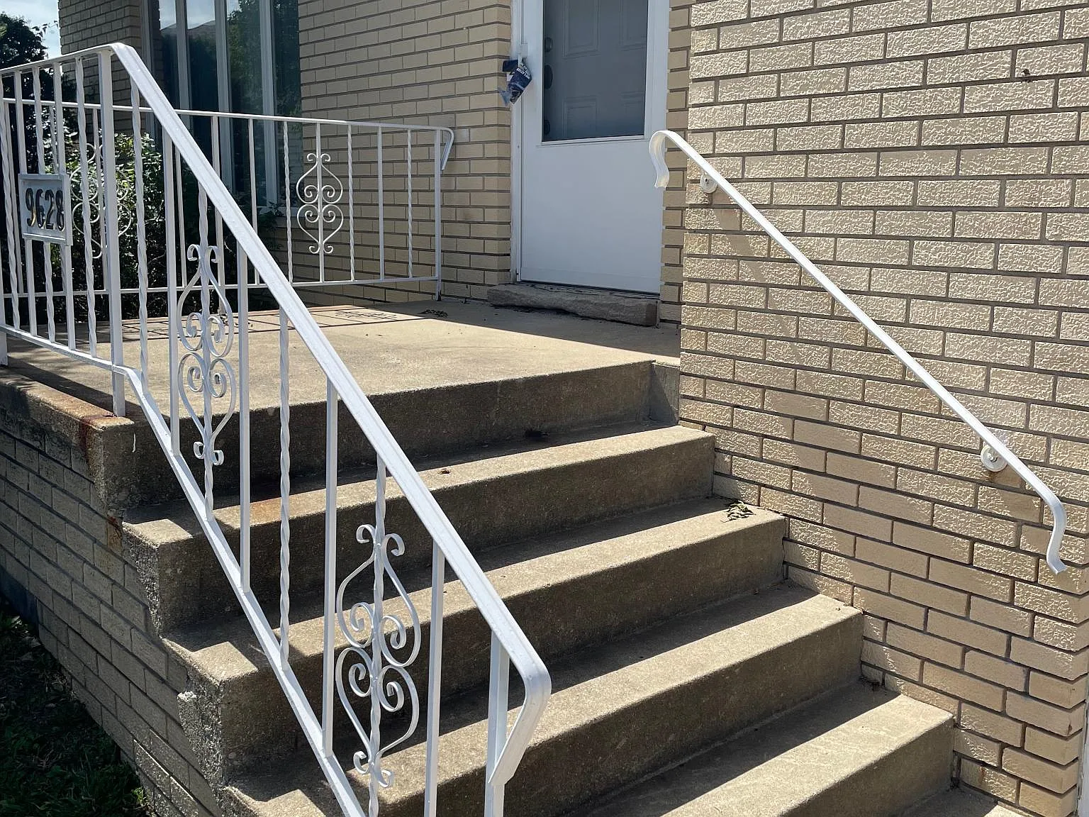 2 bed, 1068 sqft, $1,300 — Photo 2