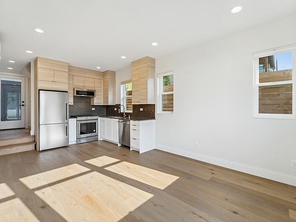 5th image of 1610 E Alder St #B