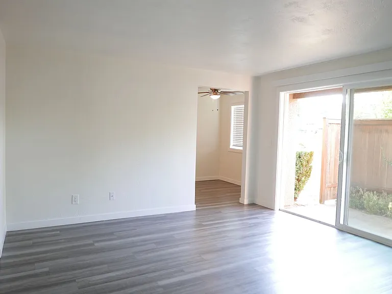 Westwood Apartments ** On-site Laundry Facilities, Off-Street Parking & Private Patio or Balcony — Photo 70