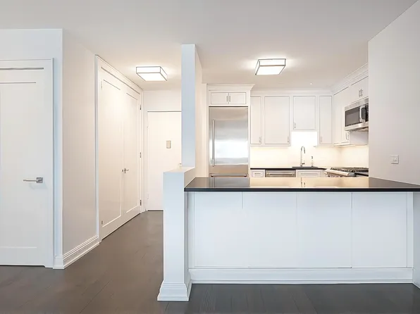 32 East 76th Street image 2 of 10