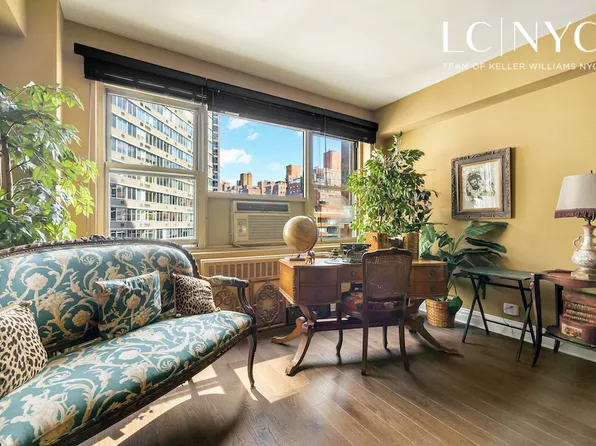 415 East 52nd Street image 9 of 22