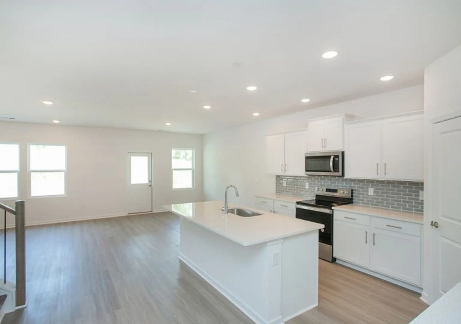 New Spacious 5 Bedroom house in La Vergne — Photo 4