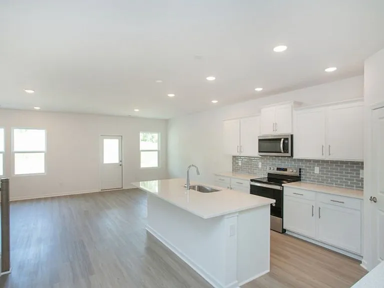 448 Jet Stream Dr — Photo 5