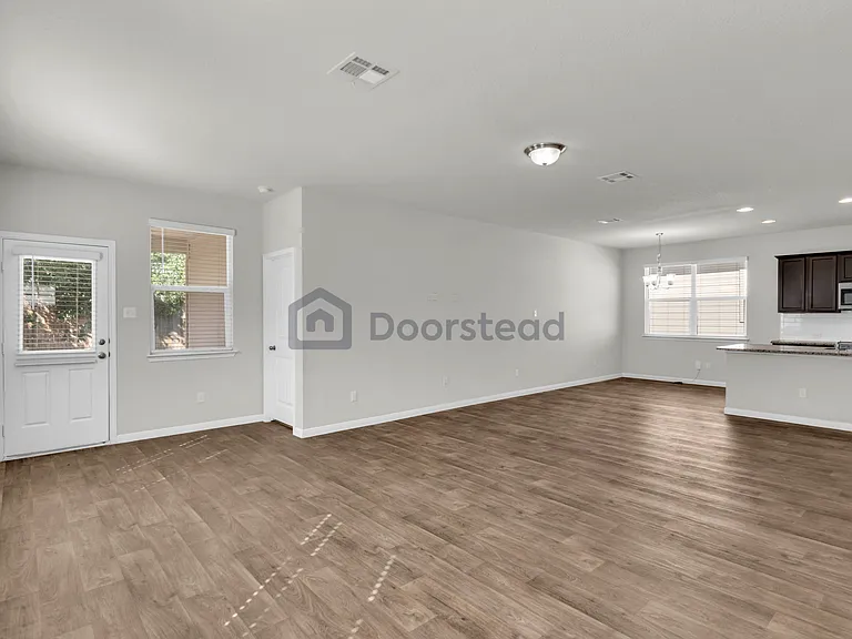 121 Naset Dr — Photo 5