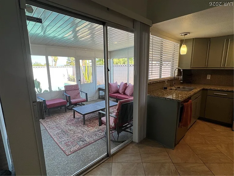 3956 Clear View Dr — Photo 32