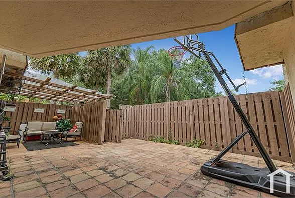 3 bed, 1344 sqft, $3,400 — Photo 2