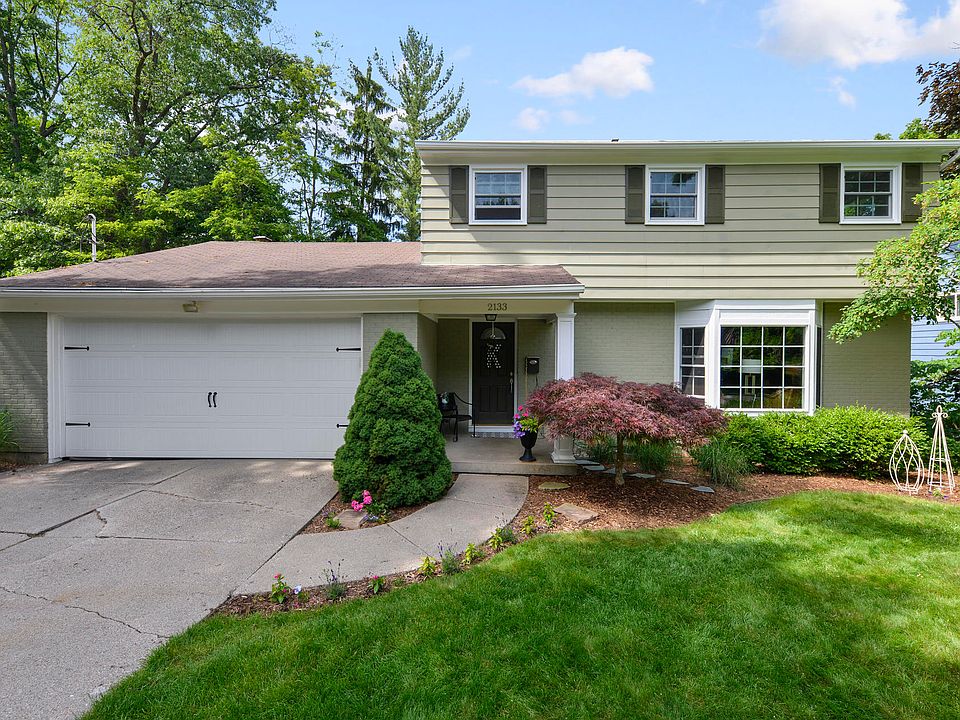 1st image of 2133 Elmwood Dr SE