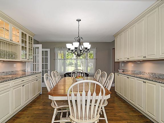 Breakfast Room - 13' x 14'-6