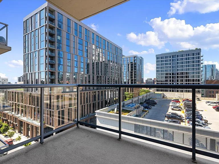 123 S Green St #802B — Photo 3