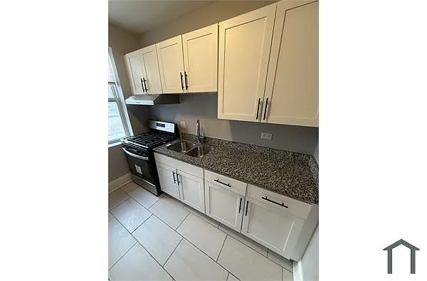 Building Photo - 5758 S Green St #1