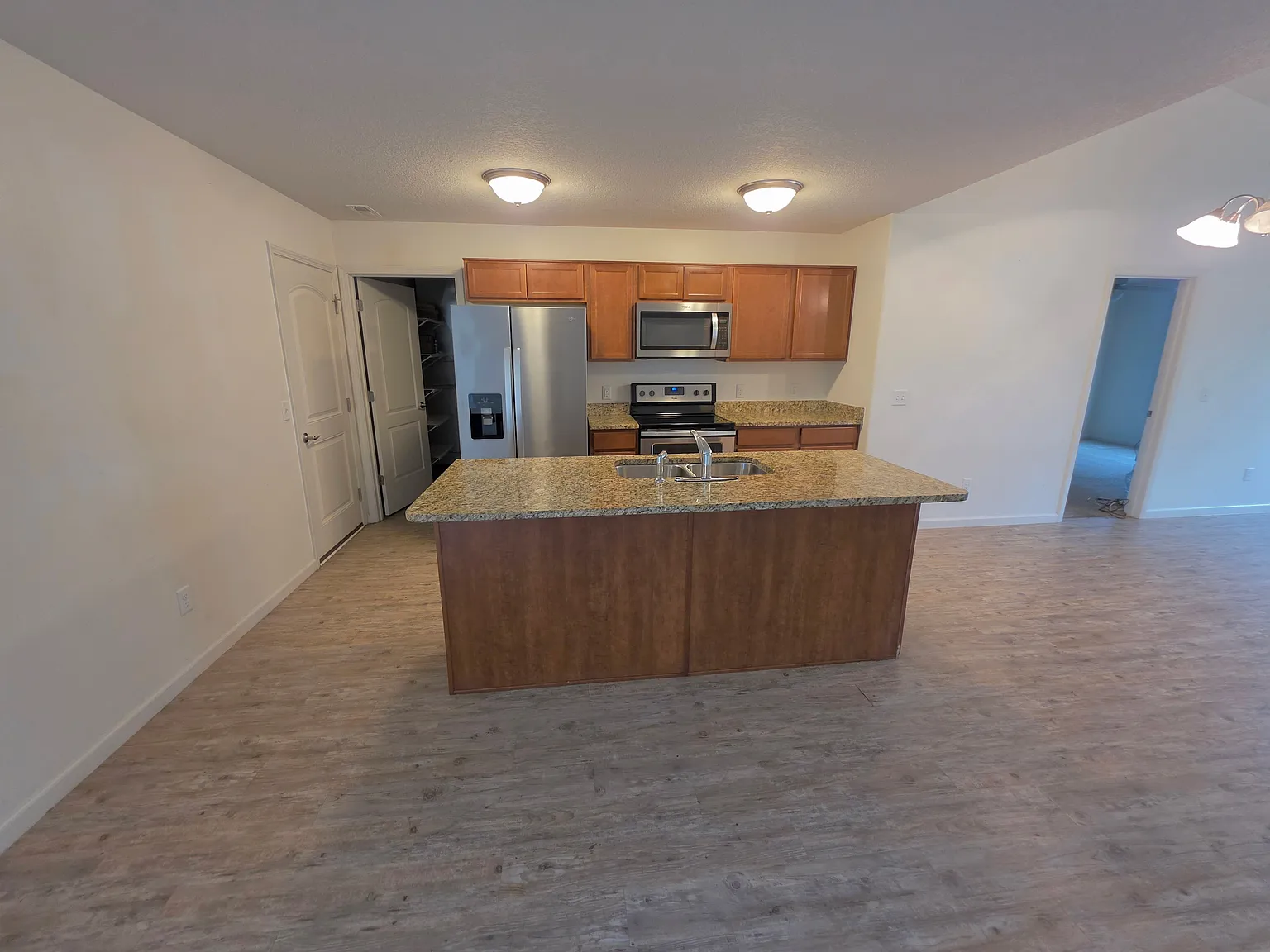 3 bed, 1583 sqft, $1,856 — Photo 4