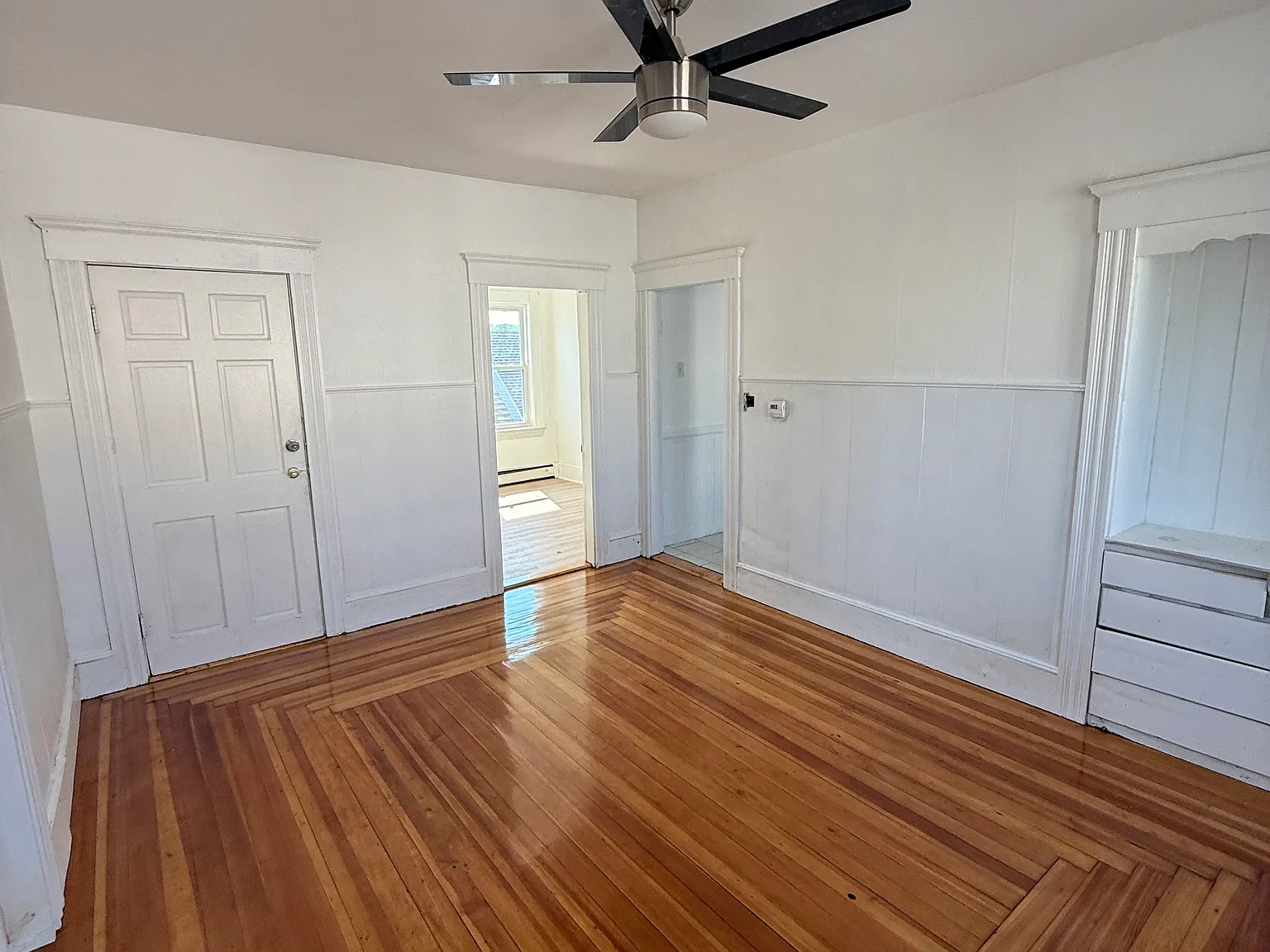 3 bed, 1200 sqft, $2,400 — Photo 1