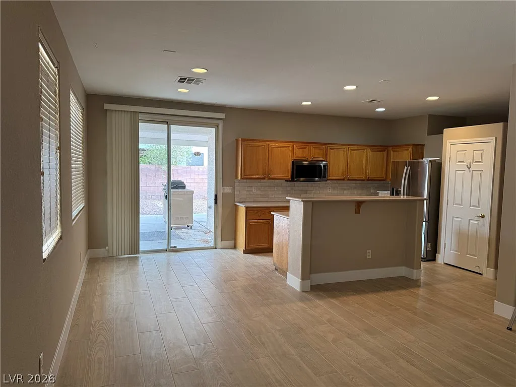 4 bed, 2.0 bath, 1795 sqft, $2,500 — Photo 4