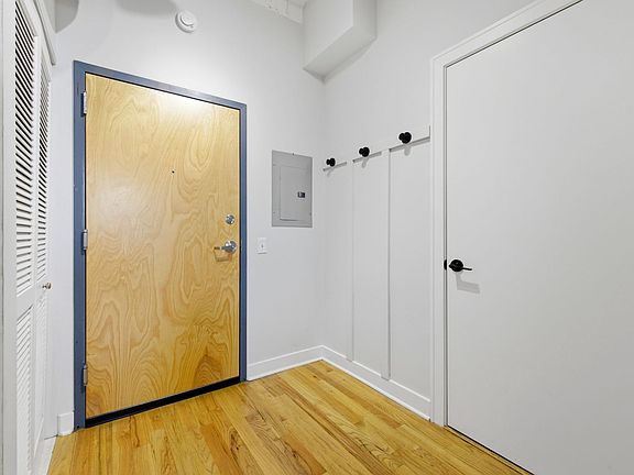 5th image of 1791 W Howard St Unit 302
