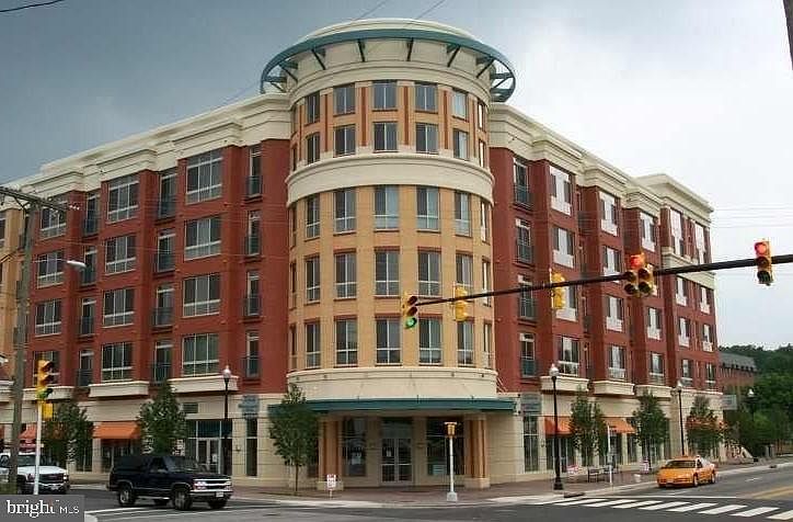 1st image of 2200 N Westmoreland St Unit 206