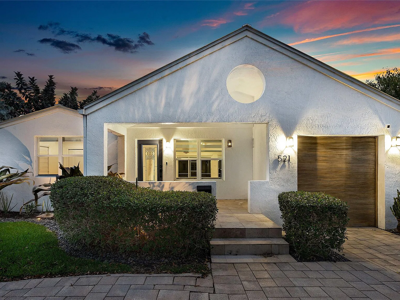 3 bed, 2.0 bath, 2358 sqft, $11,000 — Photo 3