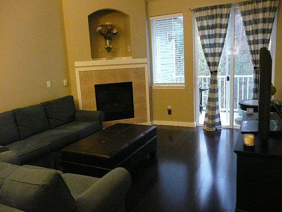 Lving Room with Gas Fireplace