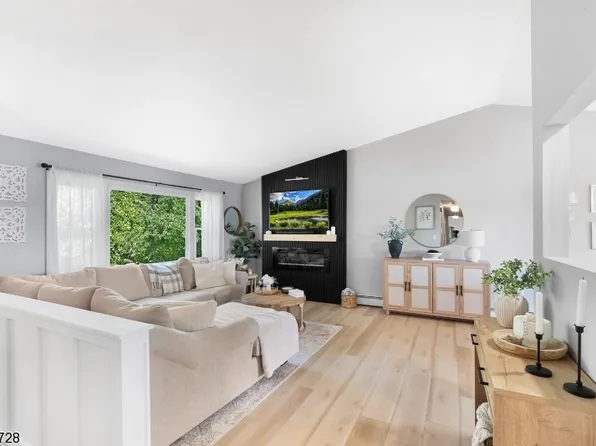 23 Musconetcong Ave, Hopatcong Boro, NJ 07843